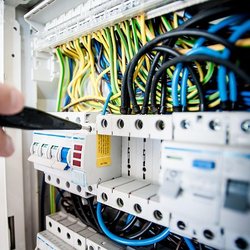 Стабилизатор напряжения для частного дома: выбор мощности 