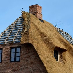 Снегозадержатели на крышу: виды, расчет и монтаж на металлочерепицу 