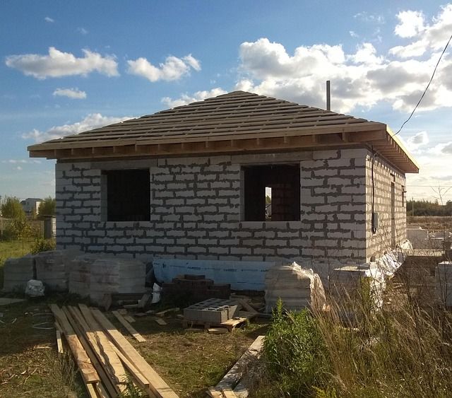 Защита деревянного фасада: антисептики, масла и лаки