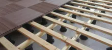 Укладка террасной доски из ДПК на регулируемые опоры